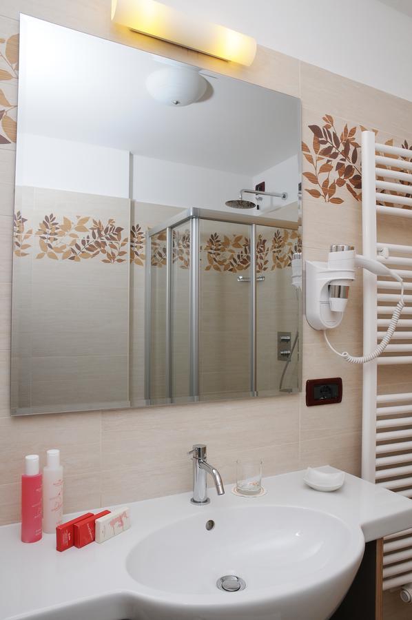 Residence Marisol Camere & Appartamenti - Mezzana Centre 外观 照片